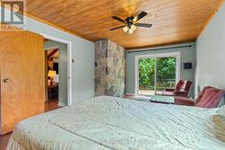 Large sitting area with walkout to the front deck - 