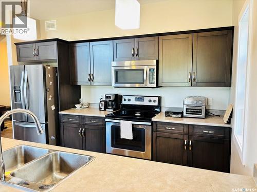 255 Eaton Crescent, Saskatoon, SK - Indoor Photo Showing Kitchen With Double Sink