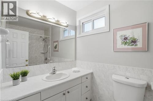 504 Kenmarr Crescent, Burlington, ON - Indoor Photo Showing Bathroom