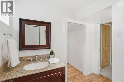 504 Kenmarr Crescent, Burlington, ON - Indoor Photo Showing Bathroom