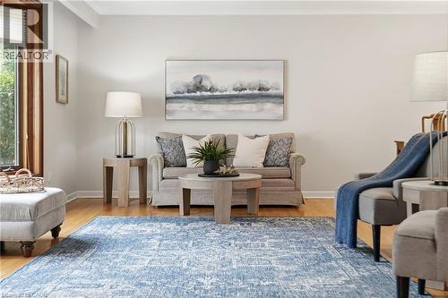 504 Kenmarr Crescent, Burlington, ON - Indoor Photo Showing Living Room