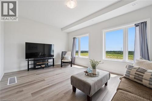 155 Equestrian Way Unit# 88, Cambridge, ON - Indoor Photo Showing Living Room