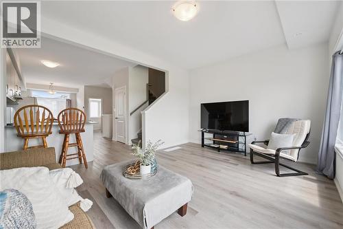 155 Equestrian Way Unit# 88, Cambridge, ON - Indoor Photo Showing Living Room