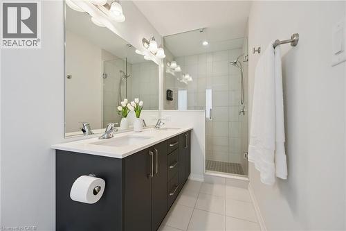 155 Equestrian Way Unit# 88, Cambridge, ON - Indoor Photo Showing Bathroom