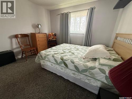 403 522 X Avenue S, Saskatoon, SK - Indoor Photo Showing Bedroom
