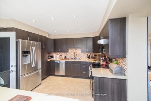 443 Eleventh Road E, Hamilton, ON - Indoor Photo Showing Kitchen With Stainless Steel Kitchen With Upgraded Kitchen