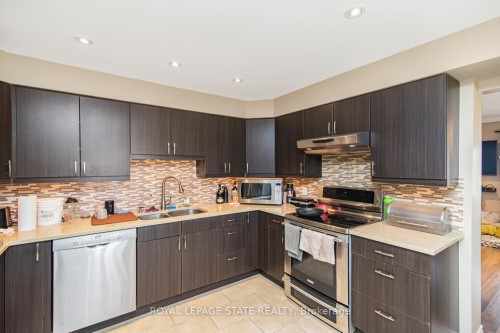443 Eleventh Road E, Hamilton, ON - Indoor Photo Showing Kitchen With Double Sink