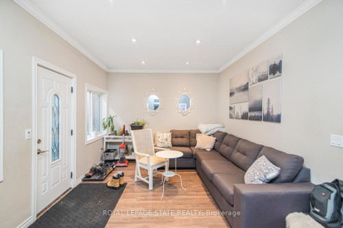 443 Eleventh Road E, Hamilton, ON - Indoor Photo Showing Living Room