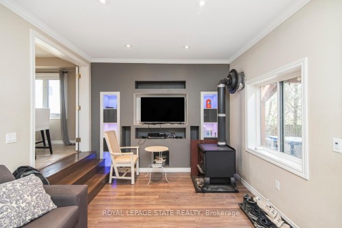 443 Eleventh Road E, Hamilton, ON - Indoor Photo Showing Living Room