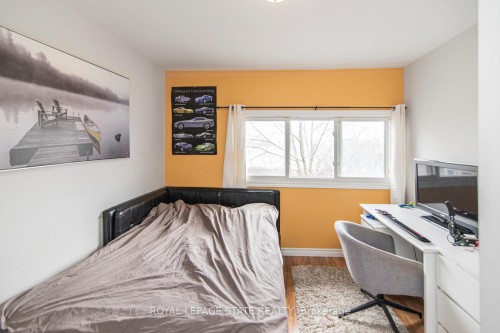 443 Eleventh Road E, Hamilton, ON - Indoor Photo Showing Bedroom