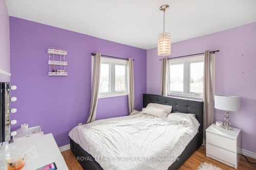 443 Eleventh Road E, Hamilton, ON - Indoor Photo Showing Bedroom