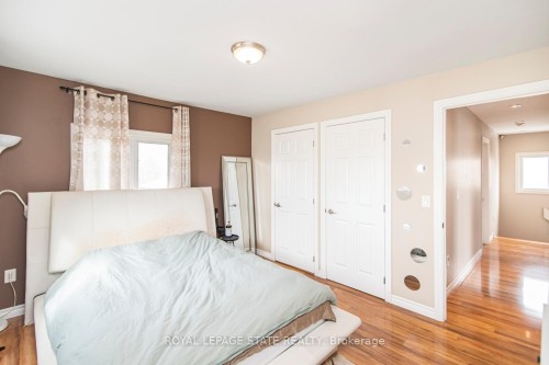 443 Eleventh Road E, Hamilton, ON - Indoor Photo Showing Bedroom