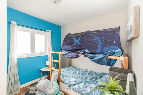 443 Eleventh Road E, Hamilton, ON - Indoor Photo Showing Bedroom
