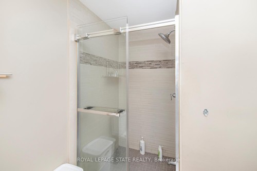 443 Eleventh Road E, Hamilton, ON - Indoor