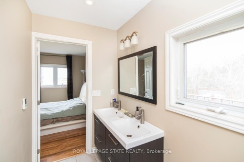 443 Eleventh Road E, Hamilton, ON - Indoor Photo Showing Bathroom