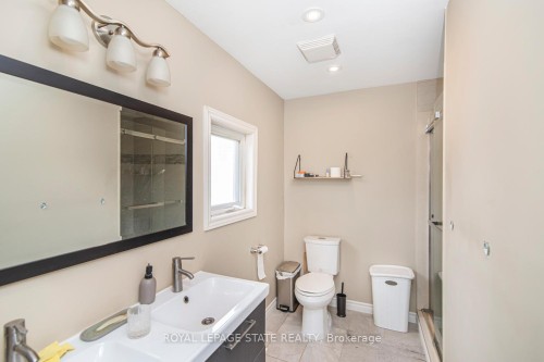 443 Eleventh Road E, Hamilton, ON - Indoor Photo Showing Bathroom
