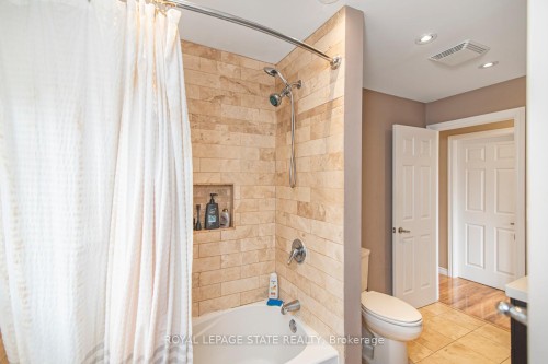 443 Eleventh Road E, Hamilton, ON - Indoor Photo Showing Bathroom