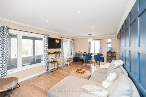 443 Eleventh Road E, Hamilton, ON - Indoor Photo Showing Living Room