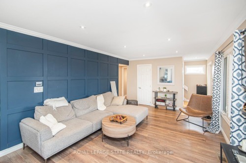 443 Eleventh Road E, Hamilton, ON - Indoor Photo Showing Living Room