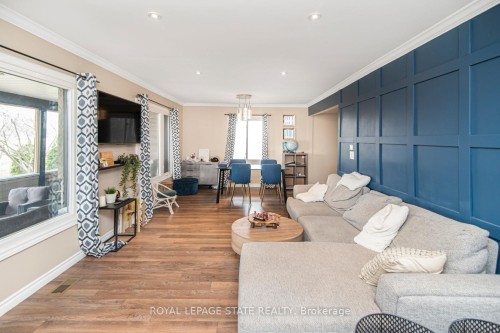443 Eleventh Road E, Hamilton, ON - Indoor Photo Showing Living Room