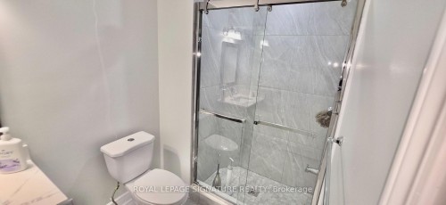 16A Hutton Crescent, Caledon, ON - Indoor Photo Showing Bathroom