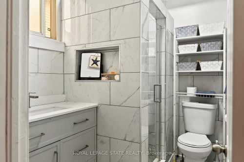 66 Beechwood Avenue, Hamilton, ON - Indoor Photo Showing Bathroom