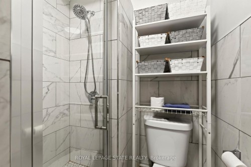 66 Beechwood Avenue, Hamilton, ON - Indoor Photo Showing Bathroom