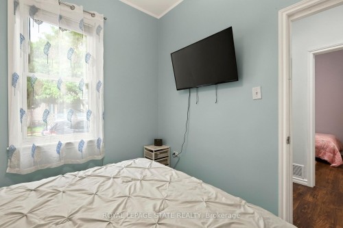 66 Beechwood Avenue, Hamilton, ON - Indoor Photo Showing Bedroom