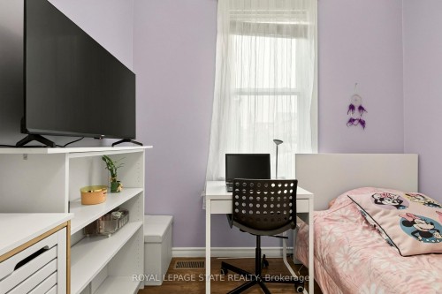 66 Beechwood Avenue, Hamilton, ON - Indoor Photo Showing Bedroom