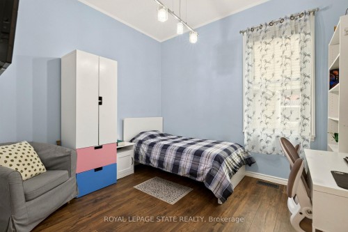 66 Beechwood Avenue, Hamilton, ON - Indoor Photo Showing Bedroom
