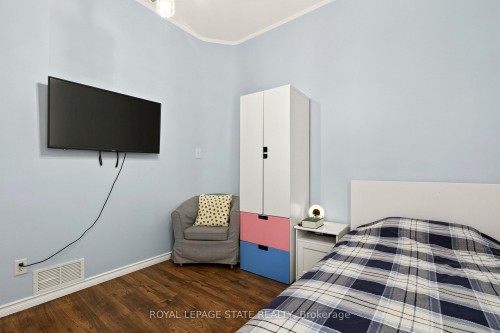 66 Beechwood Avenue, Hamilton, ON - Indoor Photo Showing Bedroom