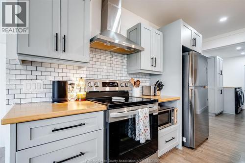 13 Beach Boulevard, Leamington, ON - Indoor Photo Showing Kitchen