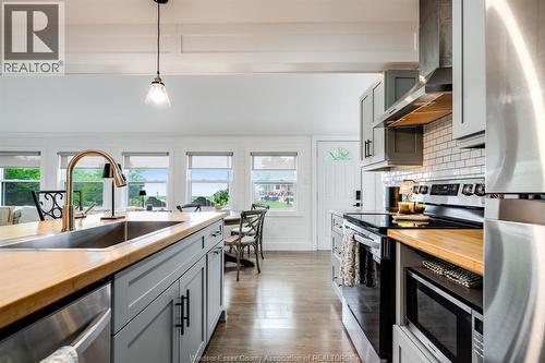 13 Beach Boulevard, Leamington, ON - Indoor Photo Showing Kitchen With Upgraded Kitchen