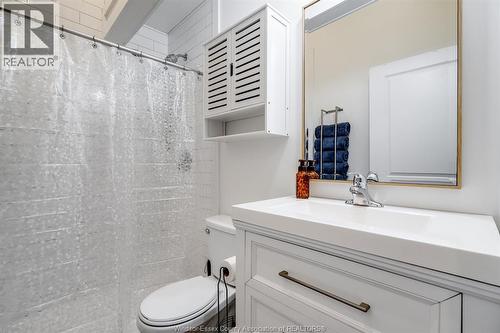 13 Beach Boulevard, Leamington, ON - Indoor Photo Showing Bathroom
