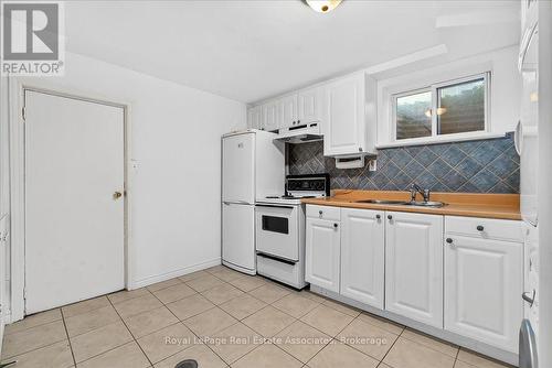 132 Vista Boulevard, Mississauga, ON - Indoor Photo Showing Kitchen