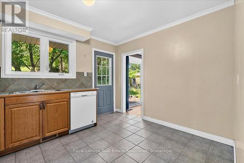 132 Vista Boulevard, Mississauga, ON - Indoor Photo Showing Kitchen With Double Sink