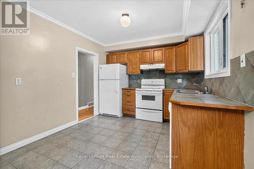 132 Vista Boulevard, Mississauga, ON - Indoor Photo Showing Kitchen With Double Sink