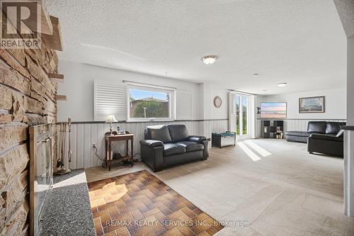 20 Malcolm Crescent, Brampton, ON - Indoor Photo Showing Living Room