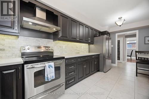 20 Malcolm Crescent, Brampton, ON - Indoor Photo Showing Kitchen