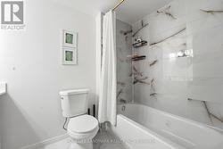 Main bathroom - 