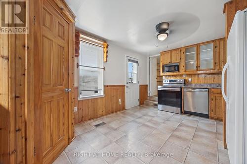 221 Samuelson Street, Cambridge, ON - Indoor Photo Showing Kitchen