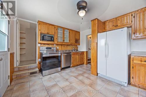 221 Samuelson Street, Cambridge, ON - Indoor Photo Showing Kitchen