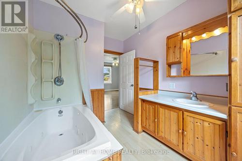 221 Samuelson Street, Cambridge, ON - Indoor Photo Showing Bathroom