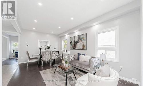 91 Laprade Square, Clarington, ON - Indoor Photo Showing Living Room