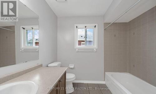 91 Laprade Square, Clarington, ON - Indoor Photo Showing Bathroom