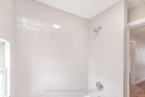 60 Keith Street, Hamilton, ON - Indoor Photo Showing Bathroom