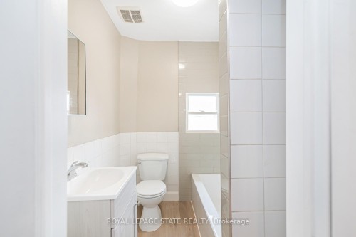 60 Keith Street, Hamilton, ON - Indoor Photo Showing Bathroom