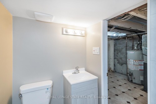 60 Keith Street, Hamilton, ON - Indoor Photo Showing Bathroom