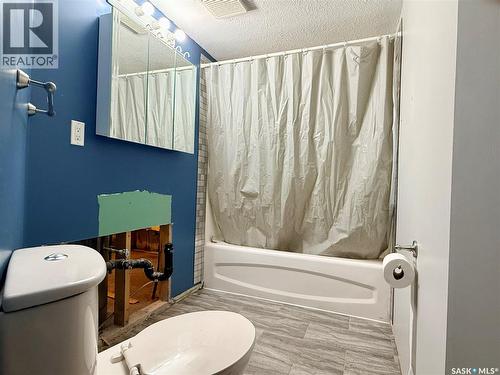 330 Aspen Drive, Swift Current, SK - Indoor Photo Showing Bathroom