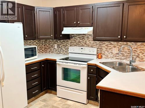 330 Aspen Drive, Swift Current, SK - Indoor Photo Showing Kitchen With Double Sink